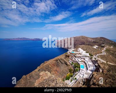 Hôtels au bord de la caldeira, Santorini (Thira) Island, Cyclades, Îles grecques, Grèce, Europe Banque D'Images