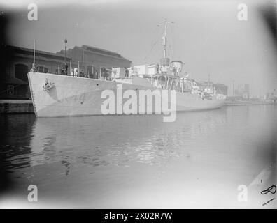 Le 4 juin 1942, le HMS Wallflower, une corvette britannique de classe Flower, est opérationnel dans le cadre de la Royal Navy pendant la seconde Guerre mondiale. Banque D'Images