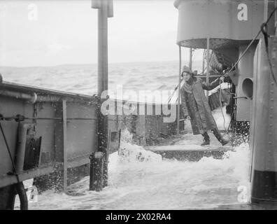 Le HMT Stella Pegasi était en service actif en juillet 1943, escortant le navire Northern Lights Pole Star et livrant du ravitaillement aux équipages des phares le long de la côte. Banque D'Images