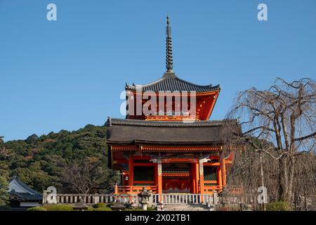 Temple bouddhiste Kiyomizu-dera porte ouest à Kyoto, site du patrimoine mondial de l'UNESCO, Honshu, Japon, Asie Banque D'Images