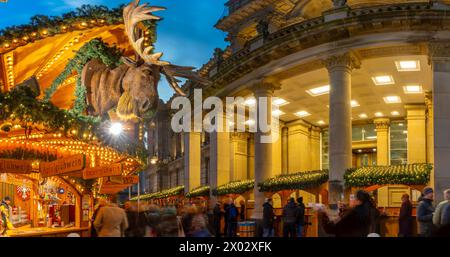 Vue des étals du marché de Noël à Victoria Square, Birmingham, West Midlands, Angleterre, Royaume-Uni, Europe Banque D'Images