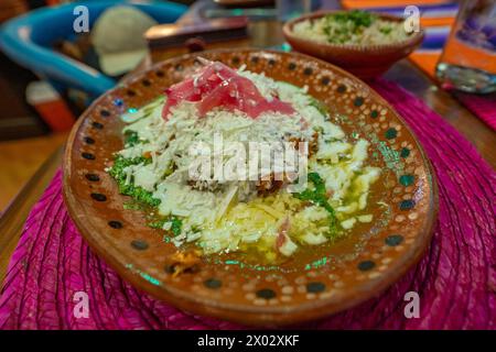 Vue des piments farcis avec du fromage dans le restaurant, Hotel zone, Cancun, Côte des Caraïbes, péninsule du Yucatan, Mexique, Amérique du Nord Banque D'Images