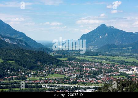 Brenner Basistunnel Das Inntal auf Deutscher Seite vom Kaisergebirge aus gesehen. Durch dieses Tal soll der Bahn-Zubringer zum Brenner Basistunnel verlaufen. IM Vordergrund der Ort Kiefersfelden. Kufstein Tirol Österreich *** tunnel de base du Brenner la vallée de l'Inn du côté allemand vue des montagnes du Kaiser la ligne d'alimentation du rail au tunnel de base du Brenner traverse cette vallée au premier plan le village de Kiefersfelden Kufstein Tyrol Autriche Copyright : argumx/xThomasxEinberger Banque D'Images