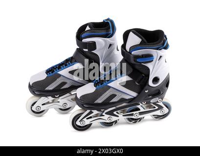 Paire de patins à roulettes isolés sur blanc. EQUIPEMENT sportif Banque D'Images