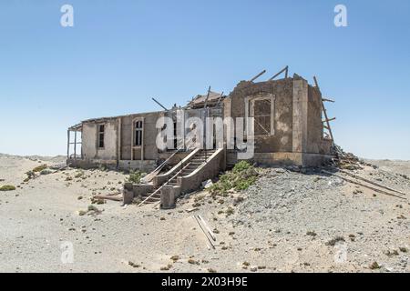 Abandonnée, maison de mineur, préservée par l'air sec du désert, à la mine Borgenfels dans la zone interdite en Namibie. Banque D'Images