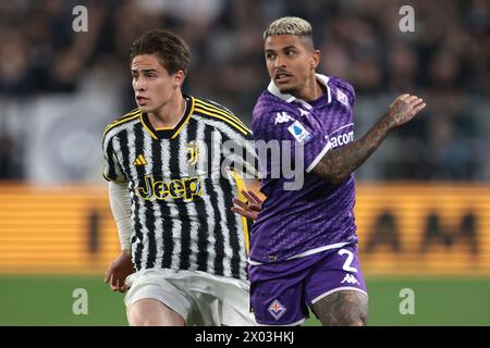 Turin, Italie. 7 avril 2024. Kenan Yildiz de la Juventus et Dodo de l'ACF Fiorentina lors du match de Serie A au stade Allianz de Turin. Le crédit photo devrait se lire : Jonathan Moscrop/Sportimage crédit : Sportimage Ltd/Alamy Live News Banque D'Images