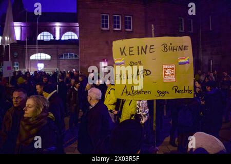 Wiesbaden, Allemagne, 24 janvier 2024. Des milliers de personnes participent à la manifestation sous le slogan « défendre la démocratie ». Banque D'Images