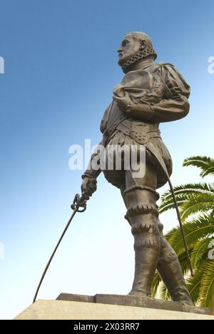 Don Pedro Menendez de Aviles statue de l'amiral espagnol qui a fondé en particulier Augustin en 1565, se dresse devant le musée Lightner, anciennement l'Alcazar Banque D'Images