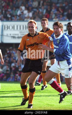 Portsmouth contre Wolverhampton Wanderers à Fratton Park 24/9/94 le défenseur des loups Mark venus Banque D'Images