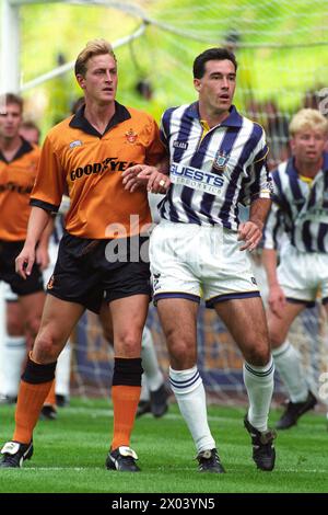 Wolverhampton Wanderers v West Bromwich Albion at Molineux 28/8/94 Paul Blades et Bob Taylor. Banque D'Images