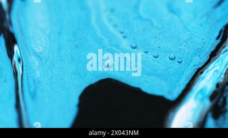 Emulsion d'encre. Mélange de flux shimmer. Flou bleu noir couleur goutte à huile peinture humide brillant liquide mélange vague mouvement abstrait art fond d'art. Banque D'Images