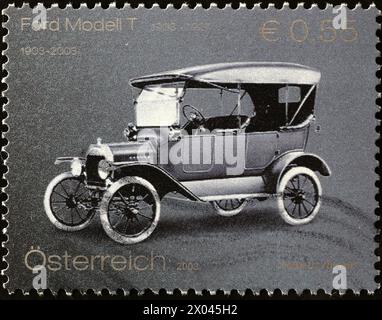 Vintage Ford modèle T sur timbre-poste autrichien Banque D'Images