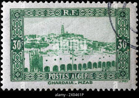 Ville od Ghardaia sur timbre algérien vintage Banque D'Images