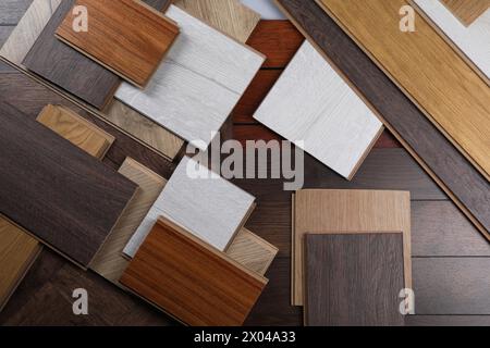 Différents échantillons de plancher en bois comme fond, pose plate Banque D'Images