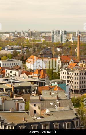 Vue depuis l'église du marché des tours jumelles sur la ville de Halle en Saxe-Anhalt Banque D'Images