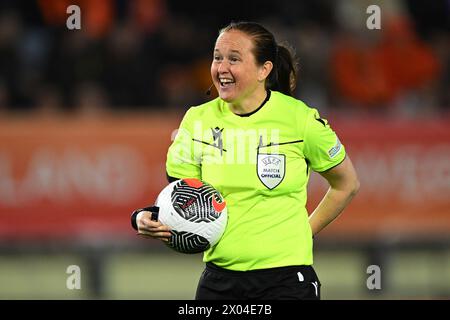 BREDA - arbitre Cheryl Foster lors du match de qualification pour le Championnat d'Europe féminin dans le groupe A1 entre les pays-Bas et la Norvège au stade Rat Verlegh le 9 avril 2024 à Breda, aux pays-Bas. ANP GERRIT VAN COLOGNE Banque D'Images