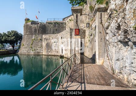 Passerelle menant à la vieille ville de Kotor, site du patrimoine mondial de l'UNESCO, Monténégro Banque D'Images