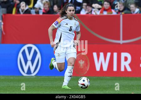 Fussball Frauen Laenderspiel Deutschland - Island am 09.04.2024 auf dem Tivoli in Aix-la-Chapelle Lena Sophie Oberdorf ( Deutschland ) la réglementation DFB interdit toute utilisation de photographies comme séquences d'images et/ou quasi-vidéo. Foto : Revierfoto Banque D'Images