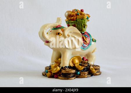 les figurines d'éléphants apportent chance, bonheur, sagesse, prudence, richesse Banque D'Images