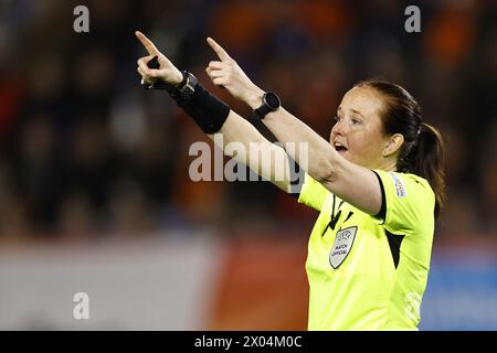 BREDA - arbitre Cheryl Foster lors du match de qualification pour le Championnat d'Europe féminin dans le groupe A1 entre les pays-Bas et la Norvège au stade Rat Verlegh le 9 avril 2024 à Breda, aux pays-Bas. ANP | Hollandse Hoogte | MAURICE VAN STEEN Banque D'Images