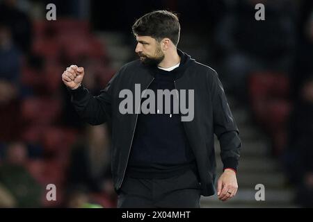 Russell Martin, entraîneur de Southampton, célèbre le Sky Bet Championship match au St Mary's Stadium, Southampton. Date de la photo : mardi 9 avril 2024. Banque D'Images