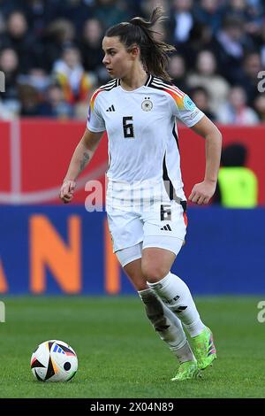 Fussball Frauen Laenderspiel Deutschland - Island am 09.04.2024 auf dem Tivoli in Aix-la-Chapelle Lena Sophie Oberdorf ( Deutschland ) la réglementation DFB interdit toute utilisation de photographies comme séquences d'images et/ou quasi-vidéo. Foto : Revierfoto Banque D'Images