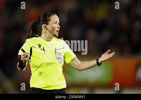 BREDA - arbitre Cheryl Foster lors du match de qualification pour le Championnat d'Europe féminin dans le groupe A1 entre les pays-Bas et la Norvège au stade Rat Verlegh le 9 avril 2024 à Breda, aux pays-Bas. ANP | Hollandse Hoogte | MAURICE VAN STEEN Banque D'Images