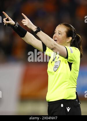 BREDA - arbitre Cheryl Foster lors du match de qualification pour le Championnat d'Europe féminin dans le groupe A1 entre les pays-Bas et la Norvège au stade Rat Verlegh le 9 avril 2024 à Breda, aux pays-Bas. ANP | Hollandse Hoogte | MAURICE VAN STEEN Banque D'Images