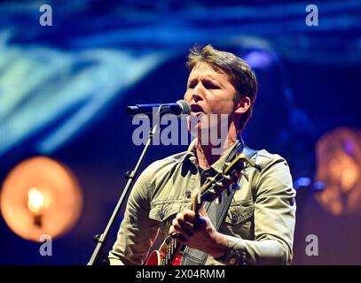 Londres, Royaume-Uni. 09th Apr, 2024. James Blunt se produit lors de sa tournée mondiale Who We Used To Be en 2024 au Royal Albert Hall de Londres, au Royaume-Uni. Crédit : LFP/Alamy Live News Banque D'Images
