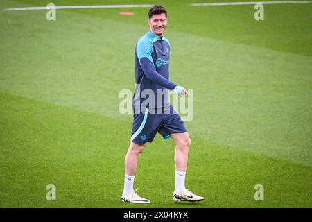 Paris, France. 09th Apr, 2024. PARIS, FRANCE - 9 AVRIL : Robert Lewandowski du FC Barcelone lors d'une séance d'entraînement avant le match de l'UEFA Champions League 2023/24 entre le Paris Saint-Germain et le FC Barcelone au Parc des Princes le 9 avril 2024 à Paris, France. (Photo Matthieu Mirville/Agence BSR) crédit : Agence BSR/Alamy Live News Banque D'Images