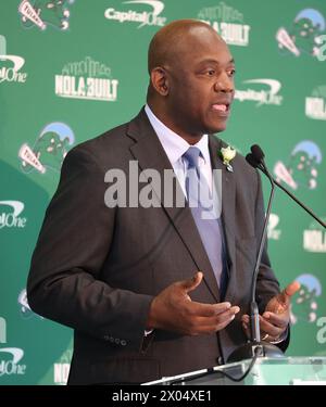 La Nouvelle-Orléans, États-Unis. 09th Apr, 2024. Le directeur sportif de Tulane, David Harris, prend la parole lors d'une conférence de presse présentant Ashley Langford en tant que nouvelle entraîneuse de basket-ball féminine au Jim Hill and Avram Glazer Family Club Room du Yulman Stadium sur le campus de l'Université Tulane à la Nouvelle-Orléans, Louisiane, le mardi 9 avril 2024. Harris est le premier Afro-américain à occuper ce poste à l'université où il a été embauché en novembre 2023. (Photo de Peter G. Forest/SipaUSA) crédit : Sipa USA/Alamy Live News Banque D'Images