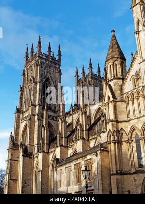 Royaume-Uni, North Yorkshire, York, South face et West Towers. Banque D'Images