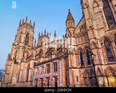 Royaume-Uni, North Yorkshire, York, South face et West Towers. Banque D'Images