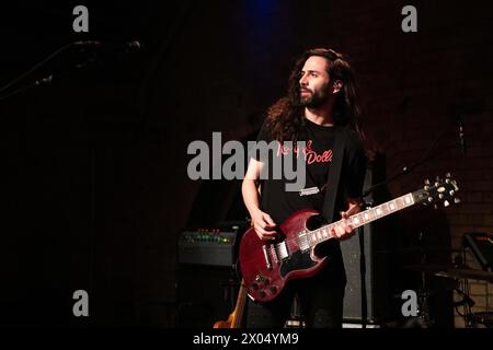 Groupe de rock italien, originaire de Perugia, Fast Animals et Slow Kids, se produisant au Maschinenhaus de Berlin pour sa tournée européenne Banque D'Images