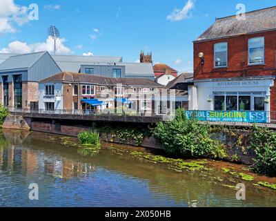 UK, Somerset, Taunton, Riverside place à côté de River Tone. Banque D'Images