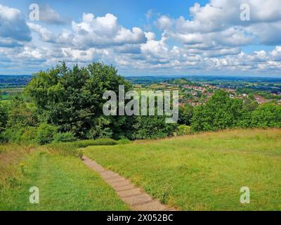 Royaume-Uni, Somerset, Glastonbury Tor, vue sur la ville et Wearyall Hill de l'ascension au sommet. Banque D'Images