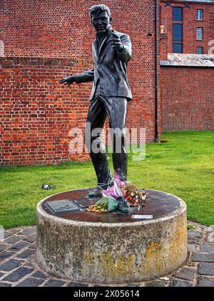 Royaume-Uni, Liverpool, Waterfront, Billy Fury Statue Banque D'Images