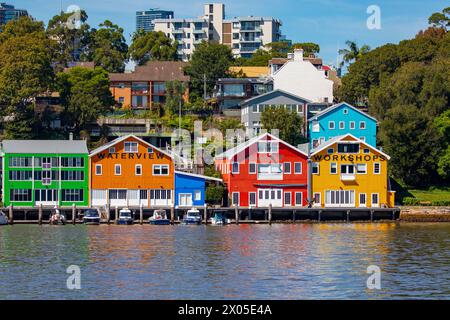 Balmain, Sydney le patrimoine et les ateliers historiques aux couleurs vives Waterview Wharf sur la péninsule de Balmain sont maintenant utilisés comme bureaux par les entreprises, Australie Banque D'Images