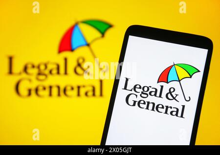 Ukraine. 09th Apr, 2024. Dans cette illustration photo, un logo Legal & General Group plc est visible sur un smartphone et un écran de pc. Crédit : SOPA images Limited/Alamy Live News Banque D'Images