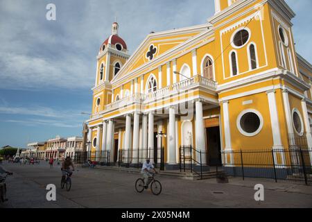 L'architecture coloniale domine la ville de Grenade, Nicaragua, une destination touristique populaire en Amérique latine Banque D'Images