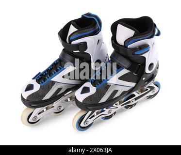 Paire de patins à roulettes isolés sur blanc. EQUIPEMENT sportif Banque D'Images