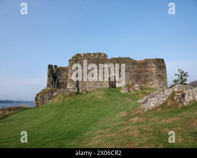 Castle Sween, également connu sous le nom de Caisteal Suibhne, et Caistéal Suibhne, est situé sur la rive est du Loch Sween, dans l'Argyll de Knapdale, en Écosse Banque D'Images