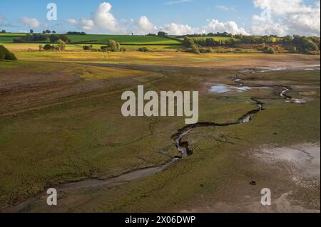 Un réservoir de Wimbleball très sec en octobre 2022 sur Exmoor, Somerset, Angleterre, Royaume-Uni. Banque D'Images