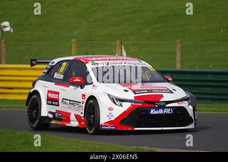 Dalton on Tees, 10 avril 2024. Andrew Watson au volant d’une Toyota Corolla GR Sport pour Toyota Gazoo Racing UK lors d’une journée d’essais BTCC au circuit Croft. Crédit : Colin Edwards/Alamy Live News Banque D'Images