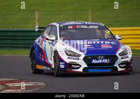 Dalton on Tees, 10 avril 2024. Ronan Pearson au volant d'une Hyundai i30N pour Bristol Street Motors lors d'une journée d'essai BTCC au circuit Croft. Crédit : Colin Edwards/Alamy Live News Banque D'Images