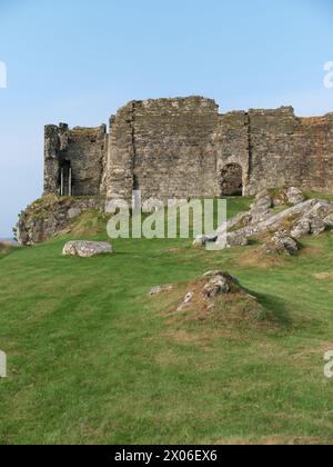 Castle Sween, également connu sous le nom de Caisteal Suibhne, et Caistéal Suibhne, est situé sur la rive est du Loch Sween, dans l'Argyll de Knapdale, en Écosse Banque D'Images