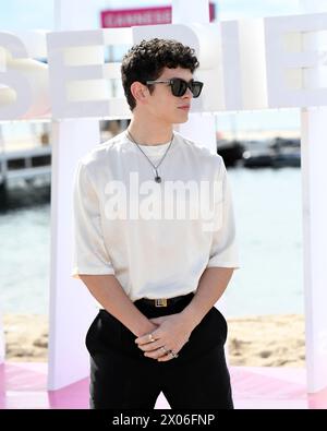 Cannes, France. 10 avril 2024. Cannes - 7ème Festival International des Canneseries - Photocall 'Franklin' - Noah jupe crédit : Agence photo indépendante/Alamy Live News Banque D'Images