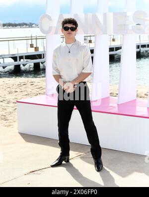 Cannes, France. 10 avril 2024. Cannes - 7ème Festival International des Canneseries - Photocall 'Franklin' - Noah jupe crédit : Agence photo indépendante/Alamy Live News Banque D'Images