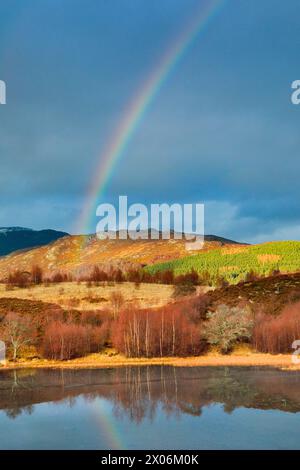 arc-en-ciel sur les Highlands à l'ouest de l'Écosse, Royaume-Uni, Écosse, Contin Banque D'Images