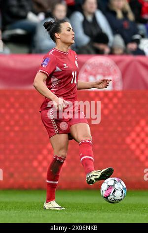 Viborg, Danemark. 09th Apr, 2024. Katrine Veje (11 ans), danoise, photographiée lors d'un match de football entre les équipes nationales féminines du Danemark et de Belgique, a appelé les Red Flames lors de la deuxième journée du Groupe A2 dans la phase de la ligue des qualifications européennes féminines de l'UEFA 2023-24, le mardi 9 avril 2024 à Viborg, Danemark . Crédit : Sportpix/Alamy Live News Banque D'Images